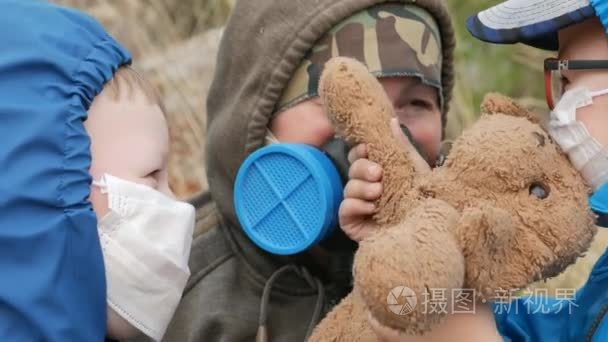 生态。转储，年幼子女在受污染的地区，与他们的母亲一起生活在未来