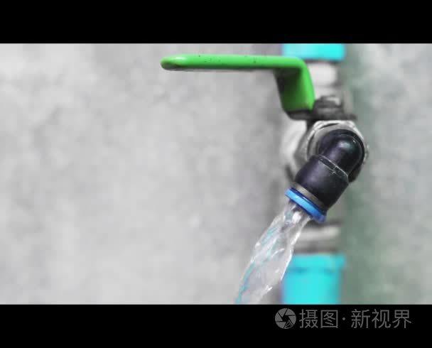 水龙头的滴水视频