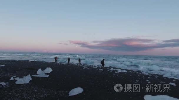 摄影师拍照的冰山视频