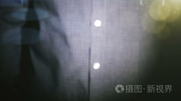 商人抬起手无穷大图标视频