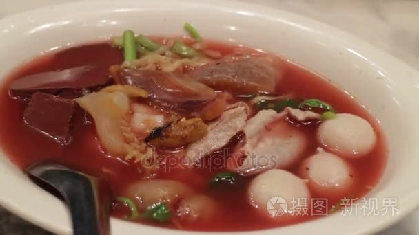 热服务亚洲海鲜面条粉汤视频