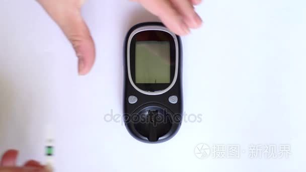 血糖仪测量血糖水平视频