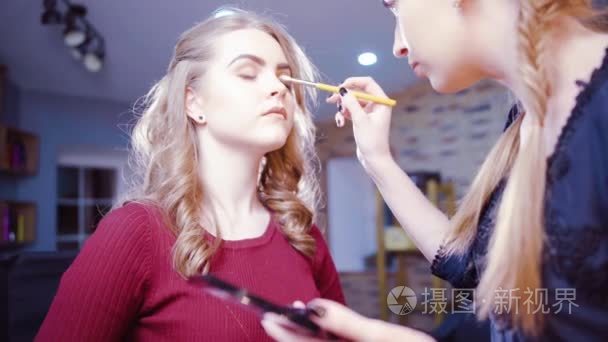 专业的化妆过程视频