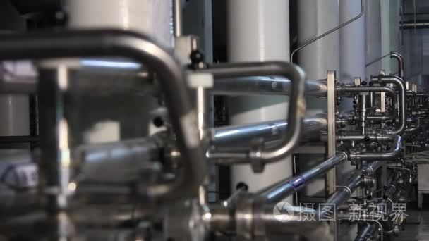 在啤酒厂的复杂的生产设施视频