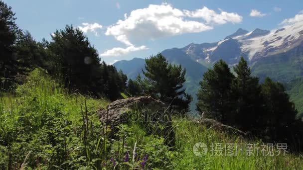 山区的布鲁斯地区走视频