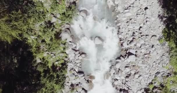 意大利阿尔卑斯山河溪