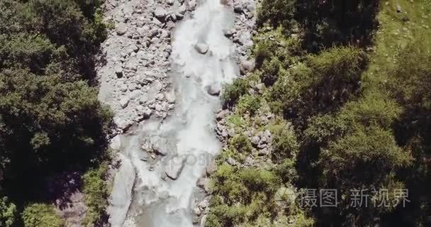 意大利阿尔卑斯山河溪