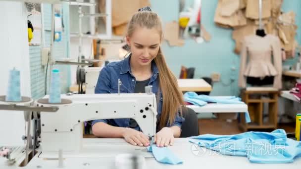 女裁缝工作缝纫机特写视频