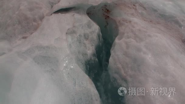 在新西兰的冷雪山冰川裂缝视频