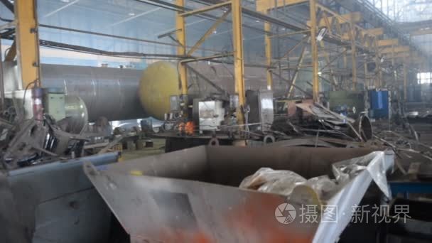 在俄罗斯的金工工厂视频