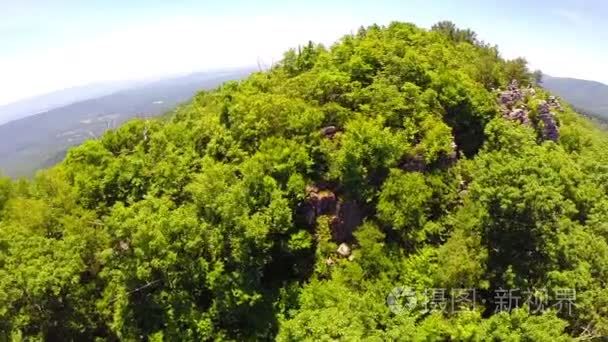 空中雪兰多山谷蓝岭山脉视频