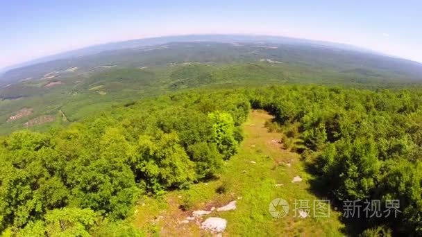 空中雪兰多山谷蓝岭山脉视频