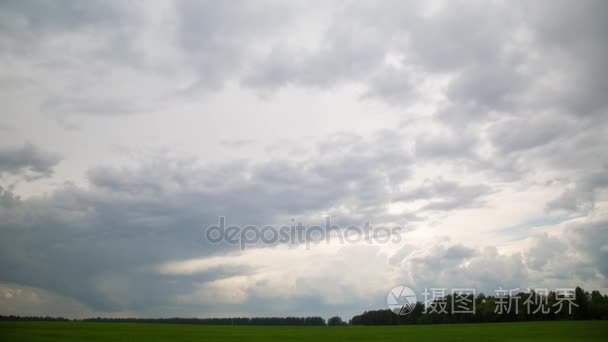 暴风雨前的天空。时间圈景观