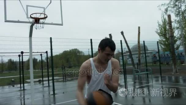 自由式篮球球安街游乐场视频