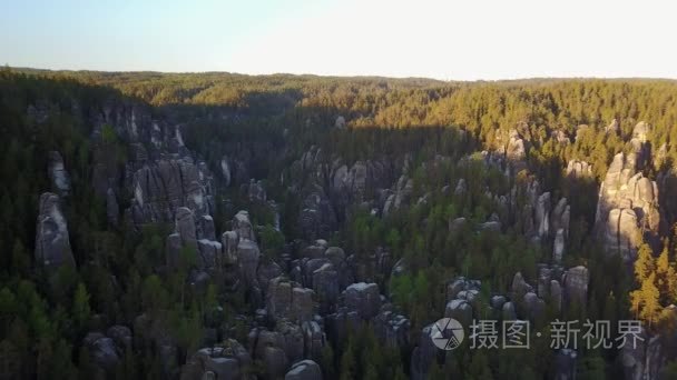 在捷克的美丽砂岩悬崖视频