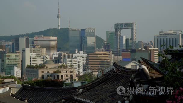 在首尔的北村韩屋村的南山塔观视频