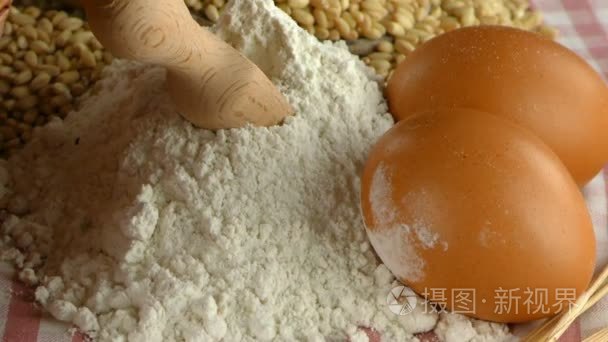 美味的新鲜面包食品的概念视频