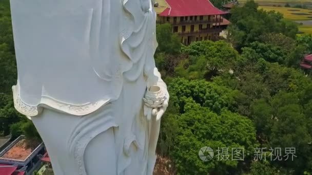 美丽的白佛雕像视频