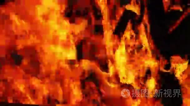 木材和煤炭火烧伤视频