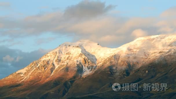 在黄昏时雪帽山视频