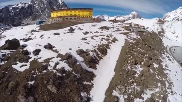 在智利的滑雪度假村酒店鸟瞰图视频