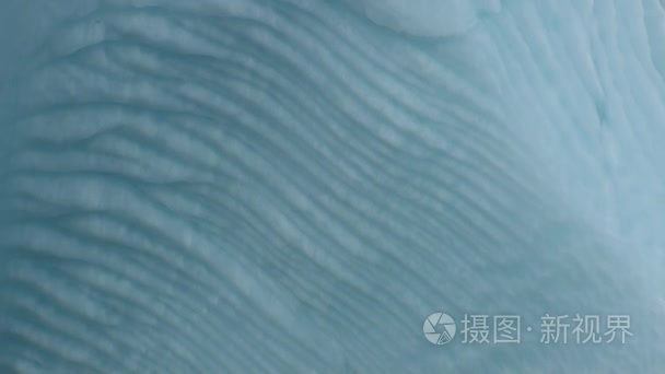 在北极的巨型冰山特写海洋视频