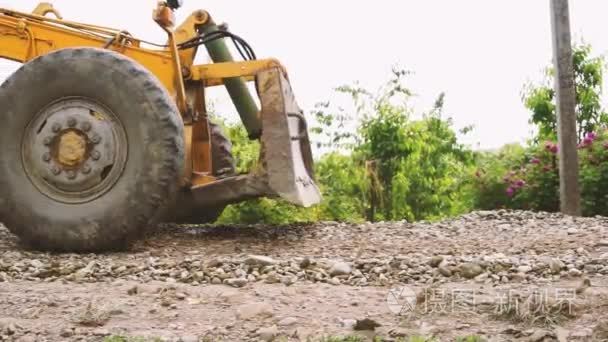 平地机农村的街路整平视频