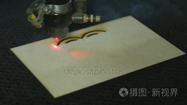 激光切割木材的心视频