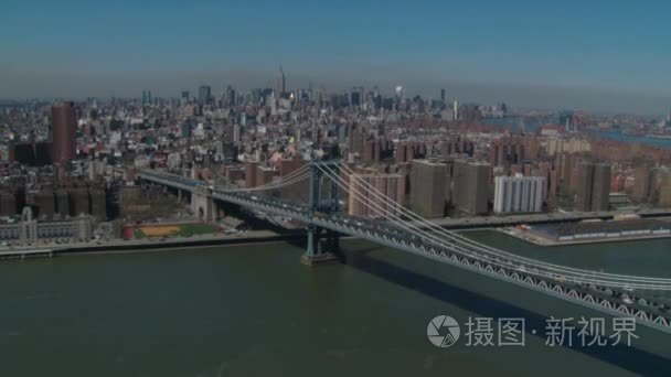 在威廉斯堡上空盘旋桥梁纽约城视频
