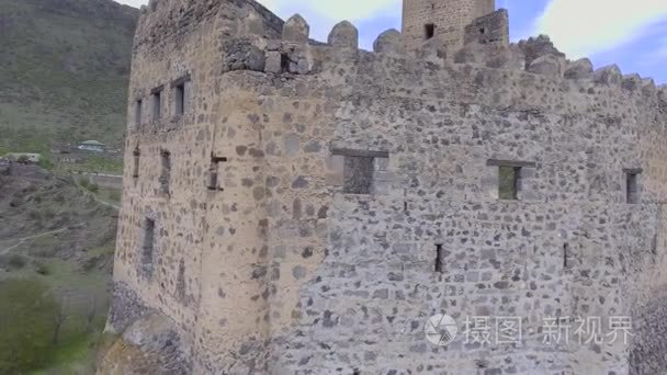 查看旧堡垒从鸟类飞行的高度视频