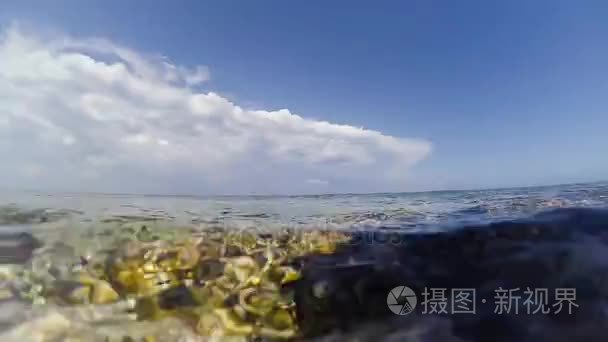 海浪与水下射击