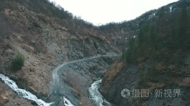 山区公路沿山江视频