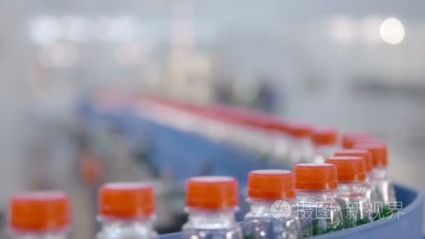 生产塑料瓶的矿泉水柠檬水视频