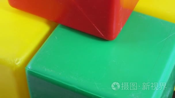 塑料玩具立方体旋转