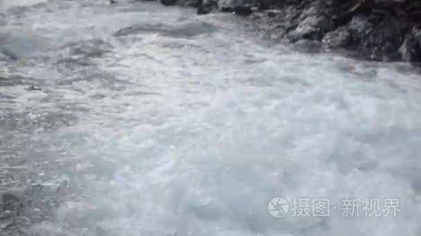 山区河流水流量视频