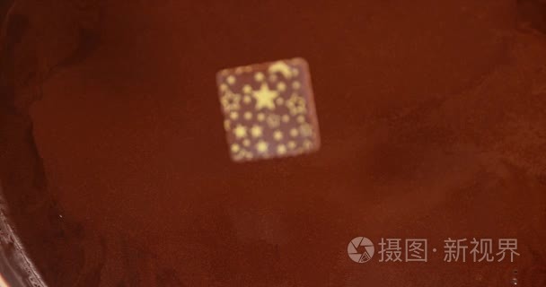 巧克力牛奶巧克力落入视频