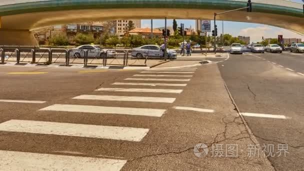 耶路撒冷-20.04.2017： 耶路撒冷城市中心著名桥梁和运输时间推移视频 4 k