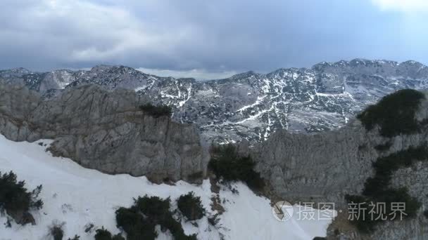黑山的杜尔米托尔山鸟瞰图视频