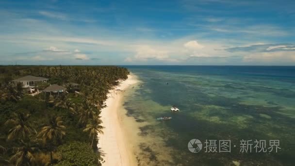 空中查看在一个热带小岛上美丽的海滩。菲律宾，安达地区