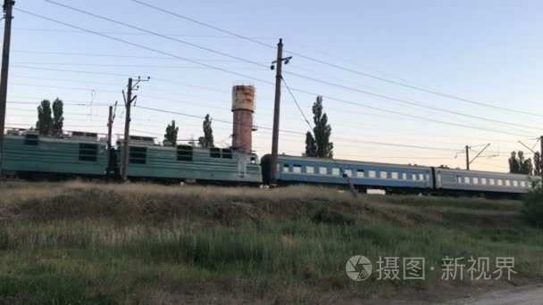 火车旅行乘火车