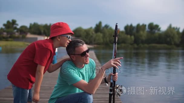 人教儿子如何钓鱼视频
