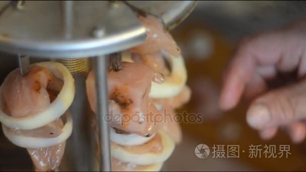 烹饪的羊肉串电火盆上视频