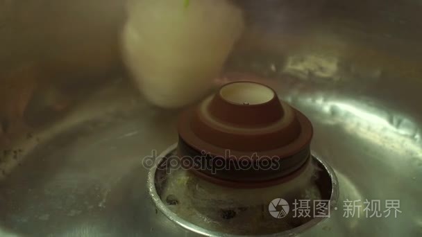 糕点厨师准备棉花糖特写视频