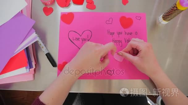 女性创建情人节卡视频