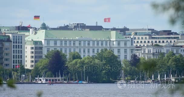 查看对令人印象深刻的豪华酒店 Binnenalster