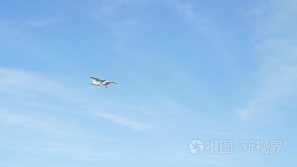 在决赛中以云天空降落布拉格，捷克共和国-2017 年 6 月 6 日： 塞斯纳飞机