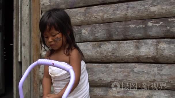 巴西原产印度孩子玩娃娃视频