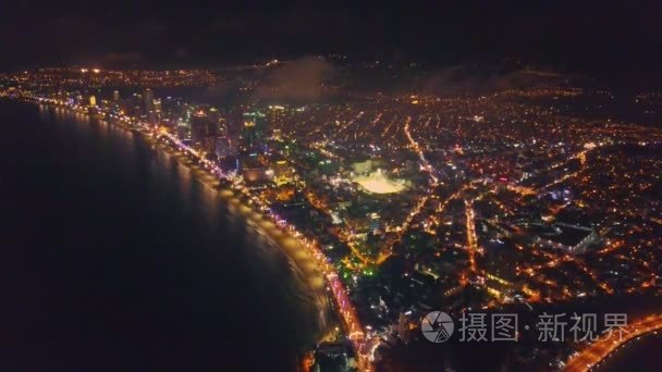 夜晚的城市跨越海洋海湾视频