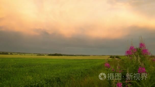 风雨过后域上的日落。时间圈景观