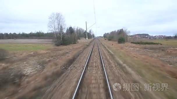 铁路轨道运行通过国家风景视频